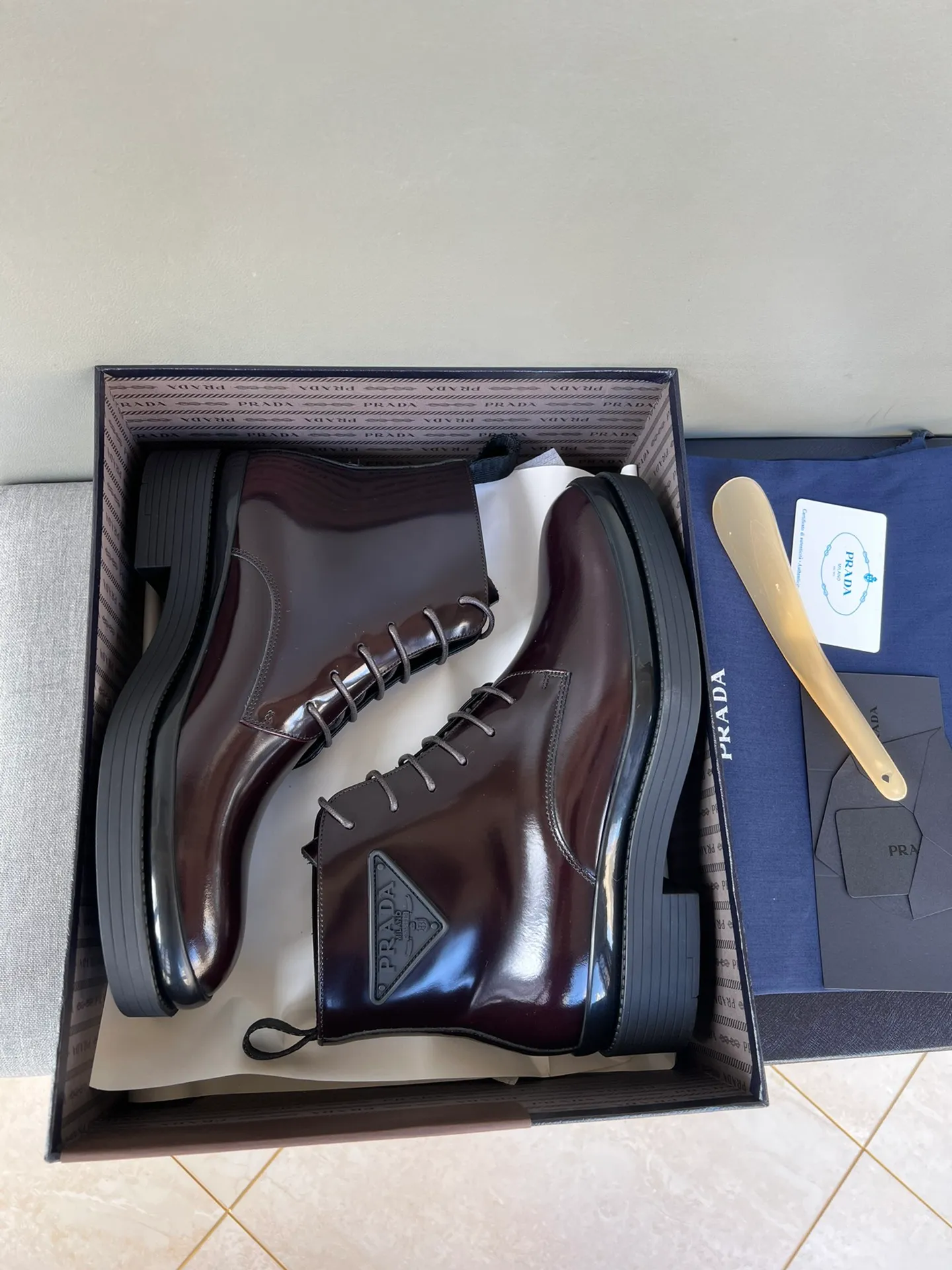 Batch of 1000💰Exclusive hot-selling new Prada Chelsea thick-soled men's shoes, naked boots, imported calf leather on the surface, cow leather on the lining, the outsole is made of private model TPU material, the frosted effect is consistent with the original version, 39-44 in stock (38, 45 custom-made, non-refundable)